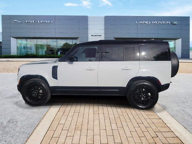 Used 2024 Land Rover Defender 110 X-Dynamic SE AWD/4WD image 7