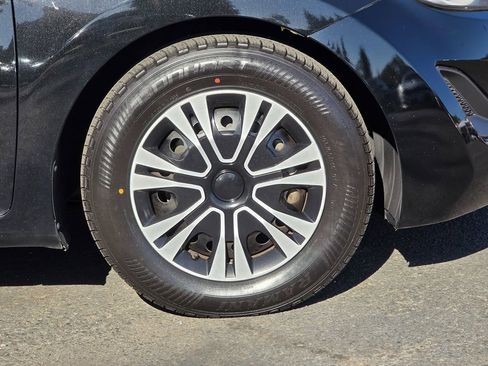 Used 2016 Hyundai Elantra SE image 8