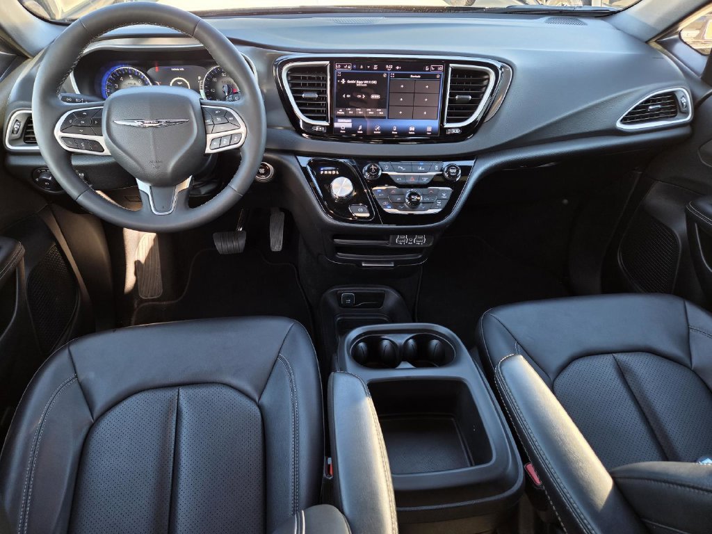 Used 2025 Chrysler Pacifica Select FWD image 27