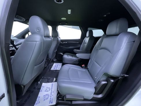 Used 2023 Buick Enclave Essence image 25