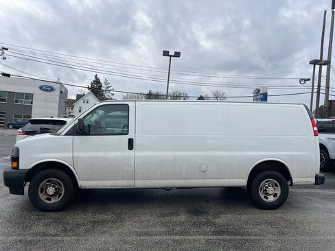 Used 2020 Chevrolet Express 3500 Extended image 2