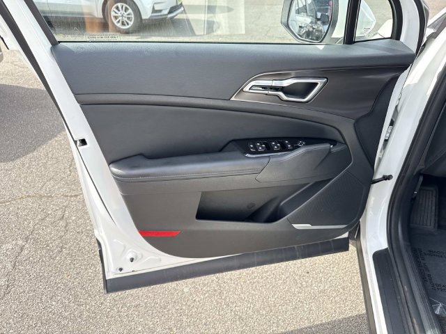 Used 2025 Kia Sportage EX AWD/4WD image 13