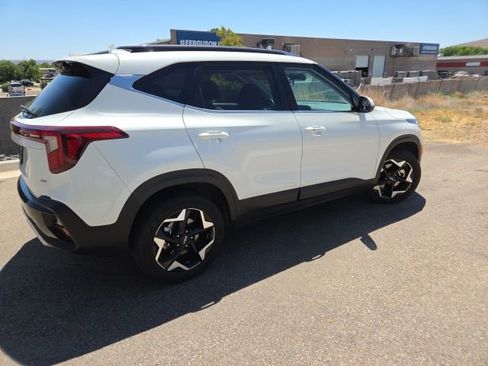 Used 2024 Kia Seltos EX AWD/4WD image 4