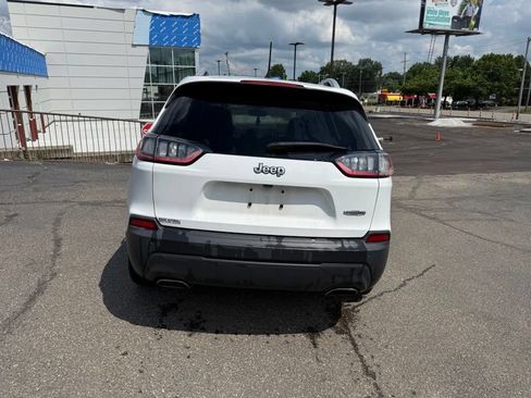 Used 2019 Jeep Cherokee Latitude Plus w/ Comfort/Convenience Group FWD image 7
