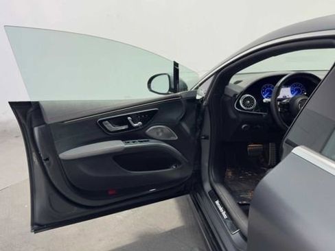 Used 2022 Mercedes-Benz EQS 580 4MATIC Sedan image 10