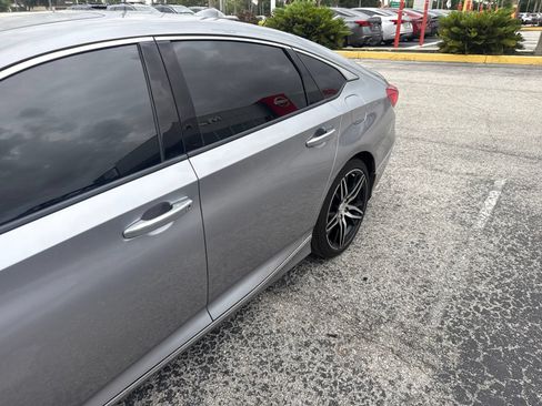Used 2022 Honda Accord Touring image 3