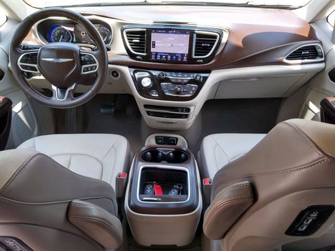 Certified 2019 Chrysler Pacifica Touring-L Plus w/ Advanced Safetytec Group FWD image 12