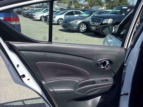 Used 2018 Nissan Versa SV FWD image 8
