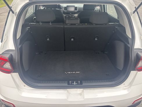Used 2024 Hyundai Venue SEL FWD image 5