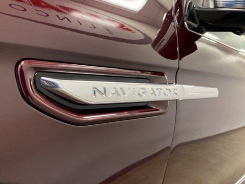 Used 2019 Lincoln Navigator Reserve image 14