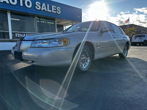 Used 2000 Lincoln Town Car Cartier image 6