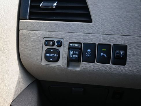 Used 2011 Toyota Sienna Limited w/ Premium Pkg FWD image 45