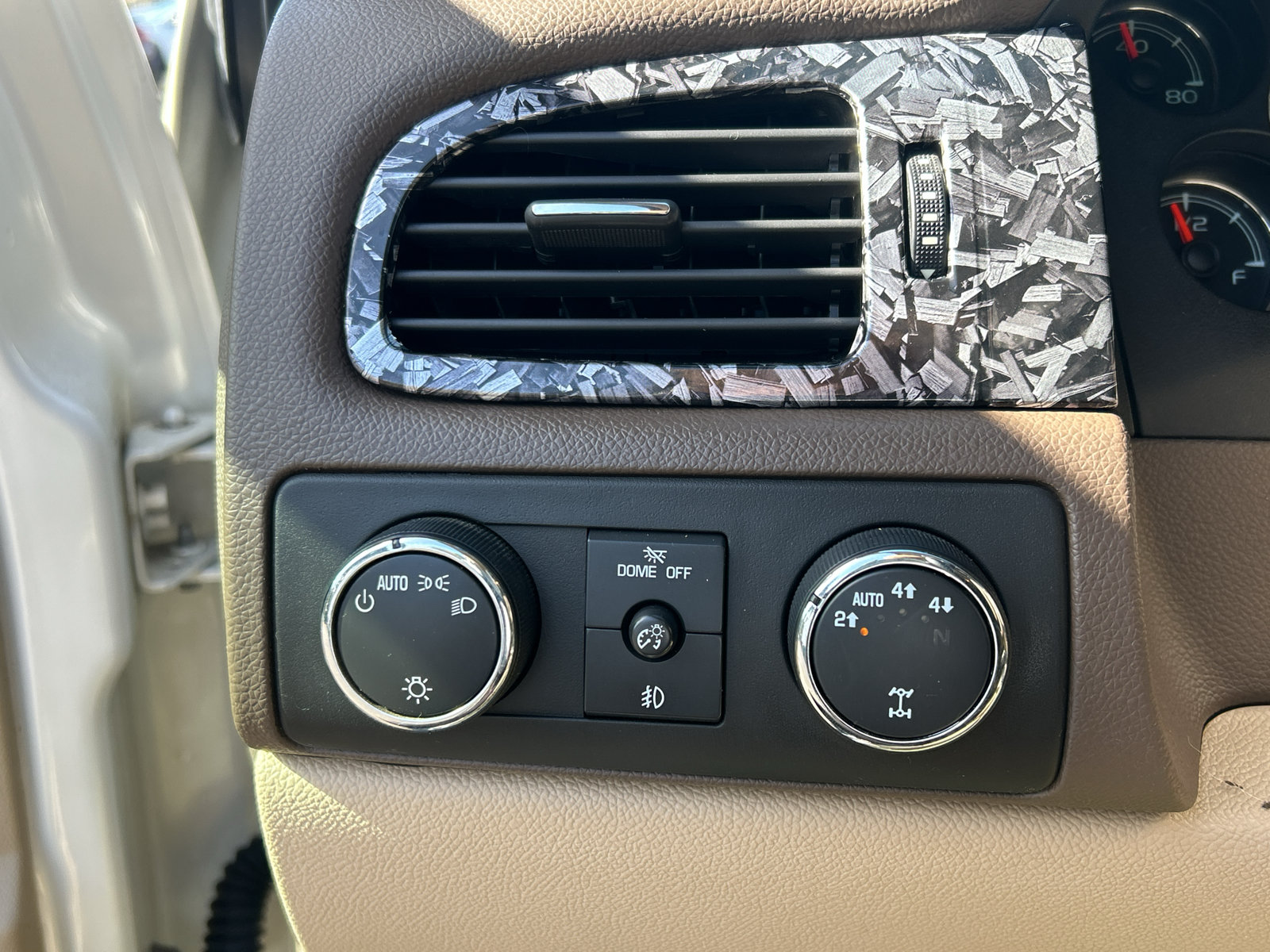 Used 2009 Chevrolet Avalanche LTZ AWD/4WD image 32