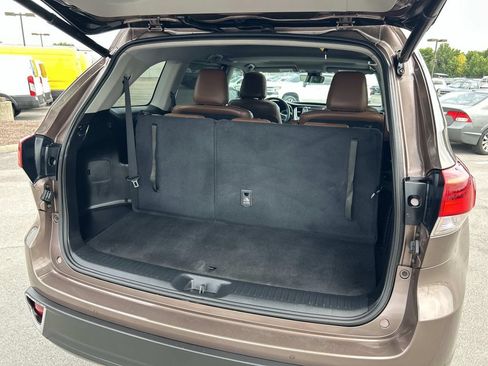 Used 2018 Toyota Highlander Limited FWD image 16