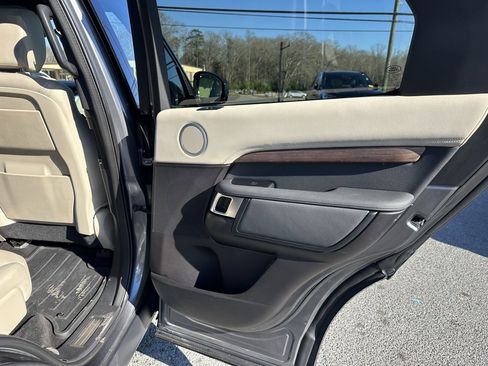 Used 2019 Land Rover Discovery HSE image 18