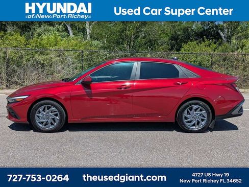 Certified 2024 Hyundai Elantra SEL FWD image 3