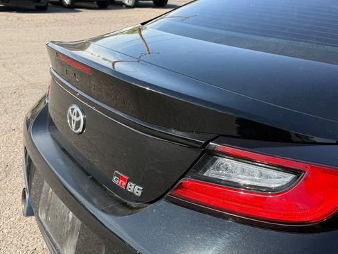 Used 2023 Toyota GR86 w/ ALL Weather Mat Package (TMS) RWD image 8