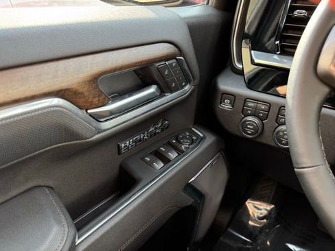Used 2025 Chevrolet Silverado 1500 High Country w/ Z71 Off-Road Package image 35