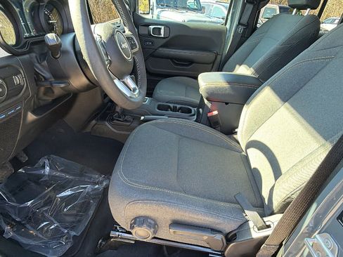 Used 2025 Jeep Wrangler Sahara w/ Safety Group image 16