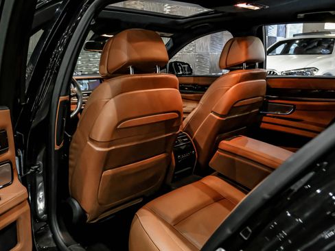 Used 2014 BMW 750i RWD image 41