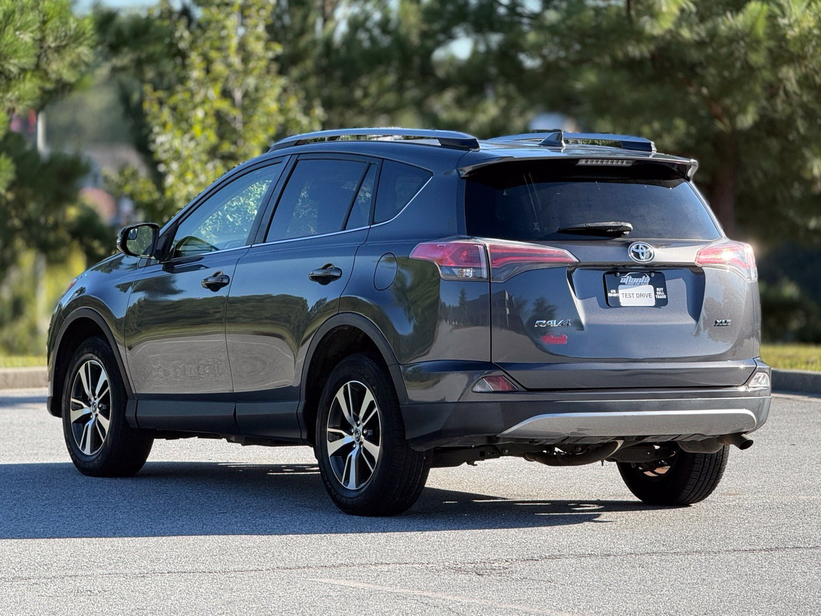 Used 2017 Toyota RAV4 XLE FWD image 10