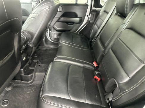 Used 2018 Jeep Wrangler Unlimited Sahara image 18