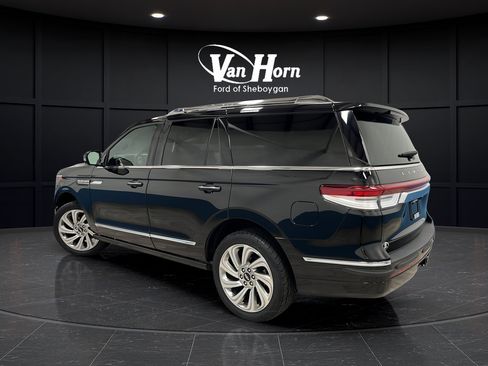 Used 2024 Lincoln Navigator Reserve AWD/4WD image 5