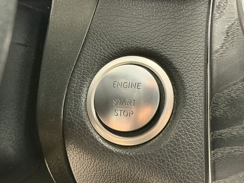 Used 2018 Mercedes-Benz GLC 300 4MATIC image 16