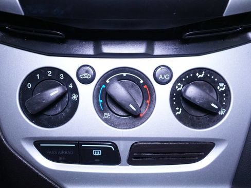 Used 2014 Ford Focus SE FWD image 26