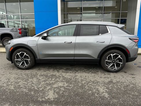 New 2026 Chevrolet Equinox EV LT image 2