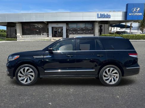 Used 2023 Lincoln Navigator Reserve image 5
