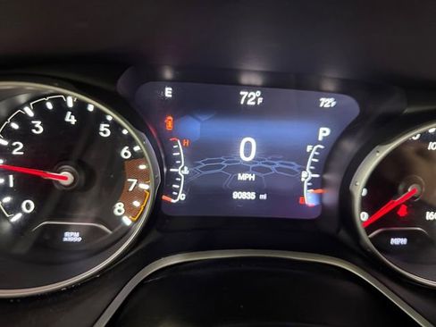 Used 2018 Jeep Compass Latitude w/ Popular Equipment Group AWD/4WD image 2