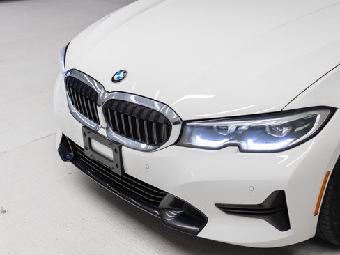 Used 2022 BMW 330i Sedan w/ Premium Package image 32