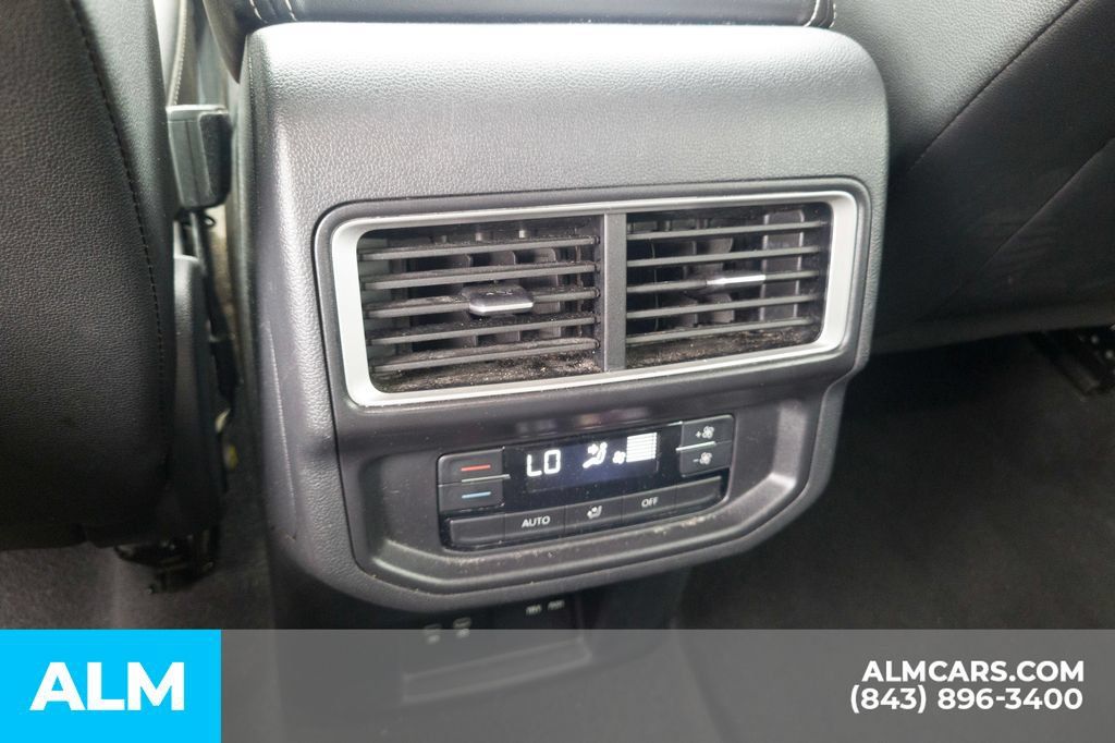 Used 2025 Volkswagen Atlas SE FWD image 23