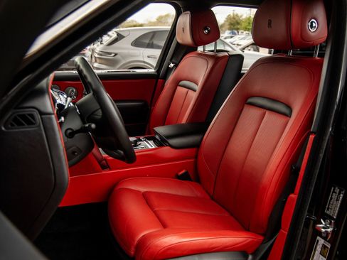 Used 2021 Rolls-Royce Cullinan image 25