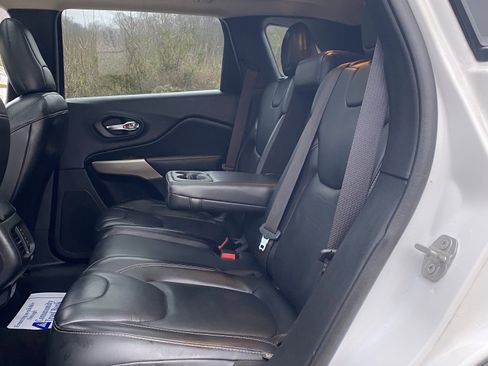 Used 2018 Jeep Cherokee Limited image 23