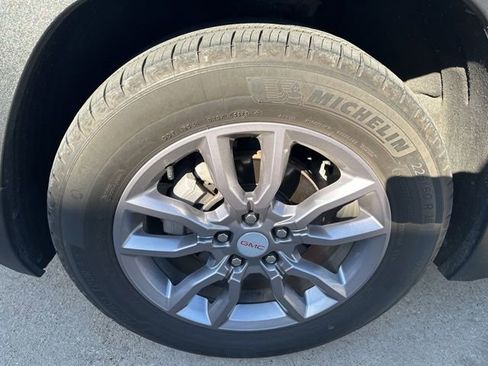 Used 2024 GMC Terrain SLT image 3
