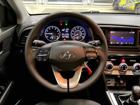 Used 2019 Hyundai Elantra SE w/ Cargo Package image 17