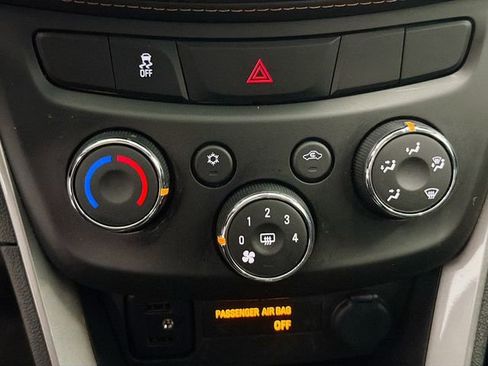 Certified 2022 Chevrolet Trax LT w/ LT Convenience Package image 13