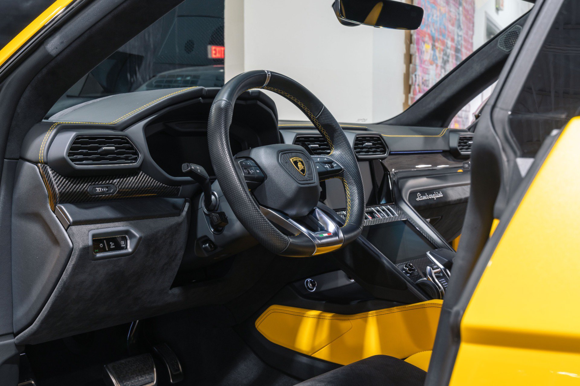 Used 2021 Lamborghini Urus AWD/4WD image 10