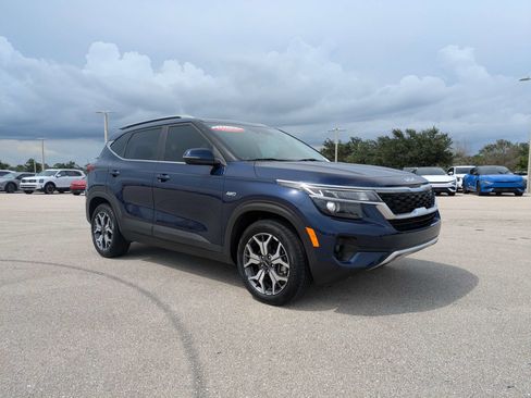 Certified 2022 Kia Seltos EX AWD/4WD image 2