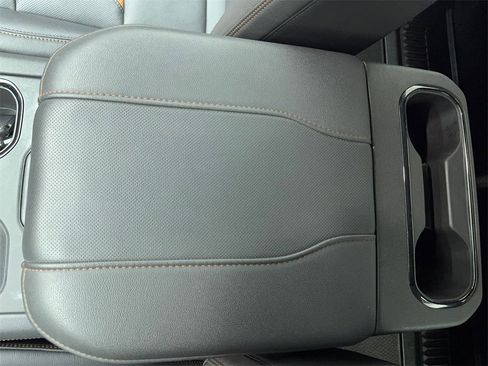 Used 2025 GMC Sierra 1500 AT4 image 35