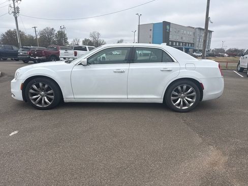 Used 2019 Chrysler 300 Touring L w/ Quick Order Package 22F image 3