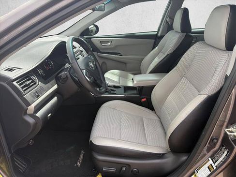 Used 2015 Toyota Camry SE FWD image 10