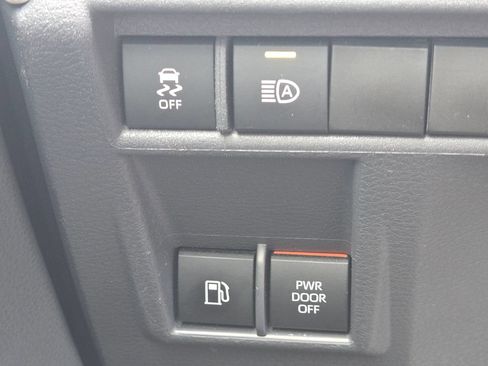 Used 2021 Toyota Sienna XLE FWD image 10