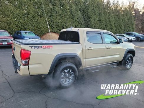 Used 2017 Toyota Tacoma TRD Off-Road image 7