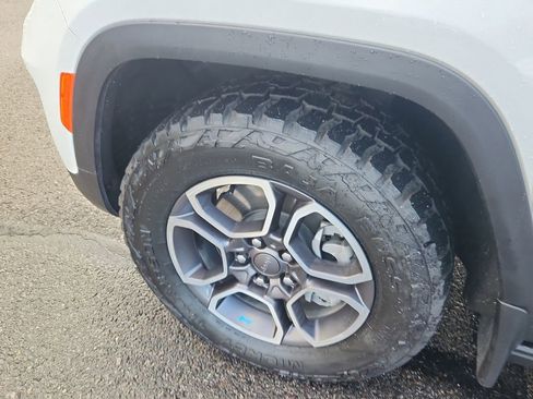 Used 2022 Jeep Grand Cherokee Trailhawk image 18