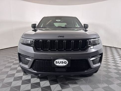 New 2025 Jeep Grand Cherokee Altitude image 2