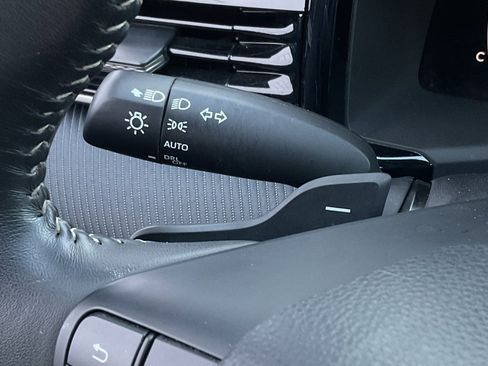 Used 2025 Toyota Camry SE image 24