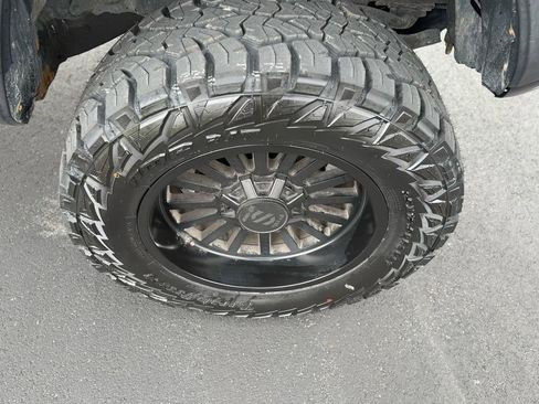 Used 2017 Toyota Tacoma TRD Off-Road w/ Premium & Technology Package image 25